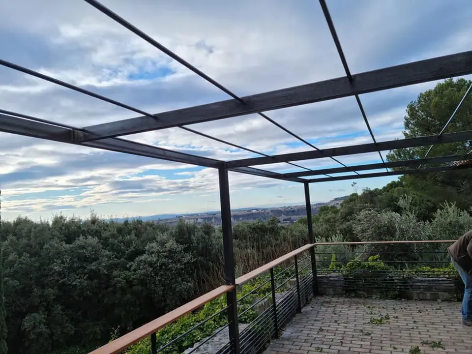 Pergola métallique à Vaison-la-Romaine