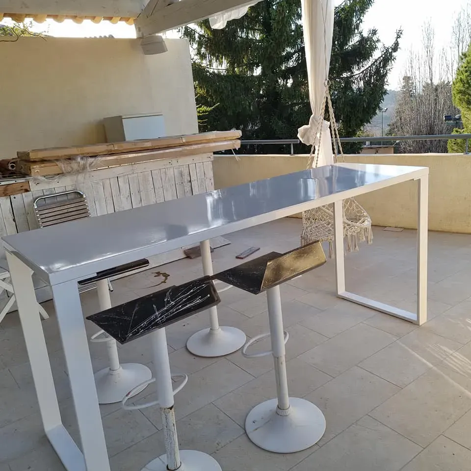 Meuble métallique à Vaison-la-Romaine